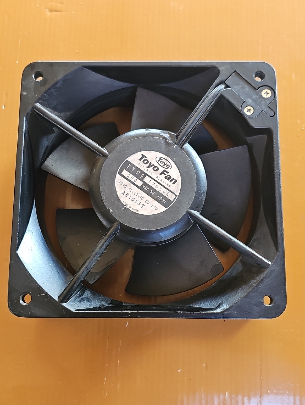 Vintage Toyo Toyo Fan E11765DG 120V Made in Japan Black Metal Desk Fan